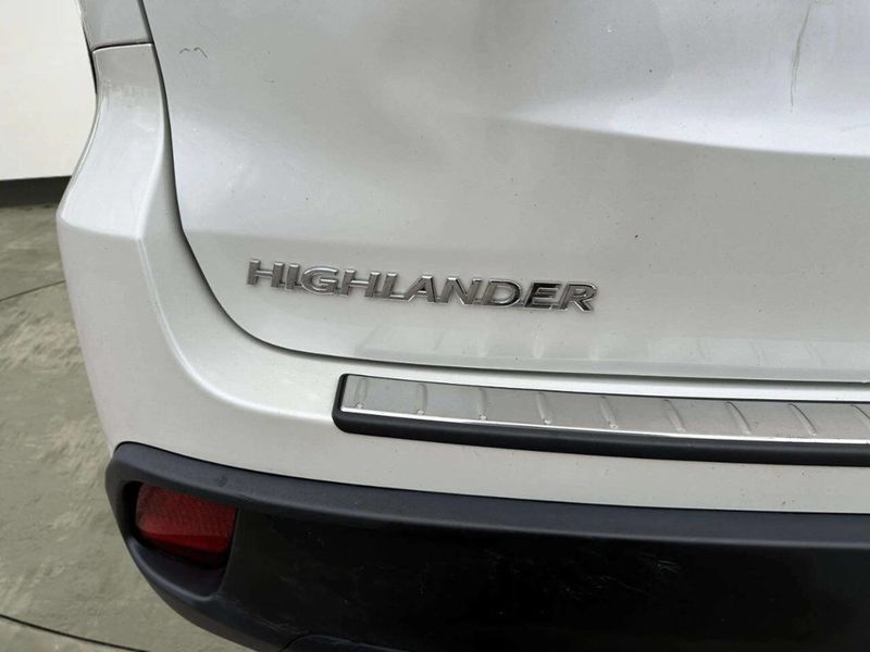 2017 Toyota Highlander XLE V6 AWD - 22963914 - 27