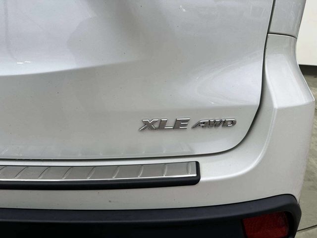 2017 Toyota Highlander XLE V6 AWD - 22963914 - 28