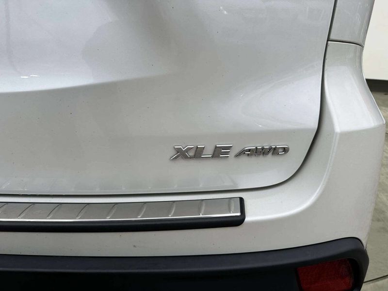 2017 Toyota Highlander XLE V6 AWD - 22963914 - 28