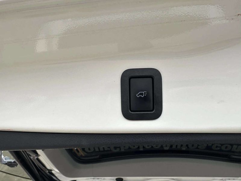 2017 Toyota Highlander XLE V6 AWD - 22963914 - 29