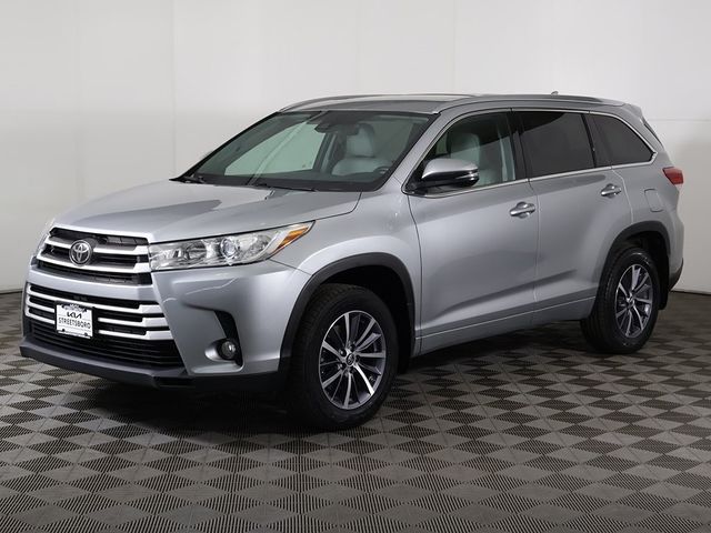 2017 Toyota Highlander XLE V6 AWD - 22944829 - 9
