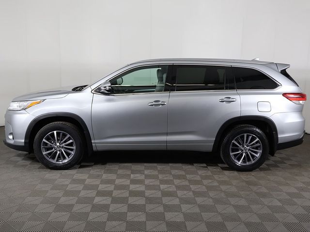 2017 Toyota Highlander XLE V6 AWD - 22944829 - 18