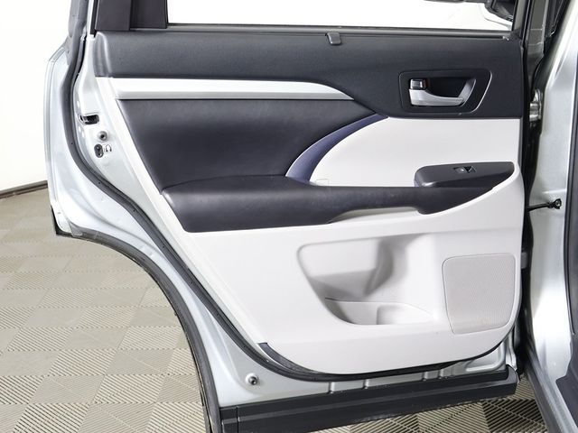 2017 Toyota Highlander XLE V6 AWD - 22944829 - 26