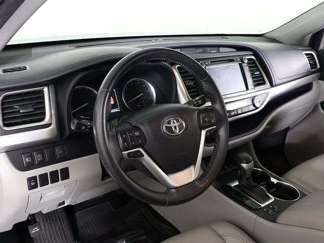 2017 Toyota Highlander XLE V6 AWD - 22944829 - 28
