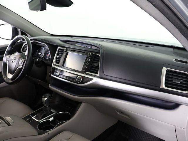 2017 Toyota Highlander XLE V6 AWD - 22944829 - 29