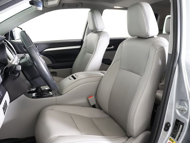 2017 Toyota Highlander XLE V6 AWD - 22944829 - 32
