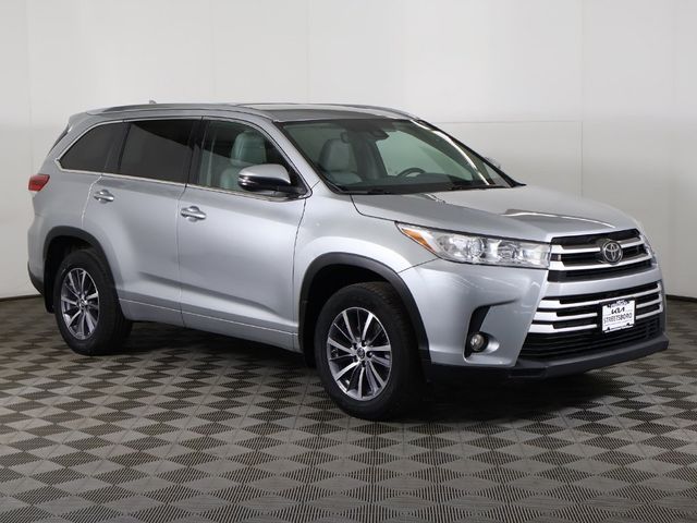 2017 Toyota Highlander XLE V6 AWD - 22944829 - 61