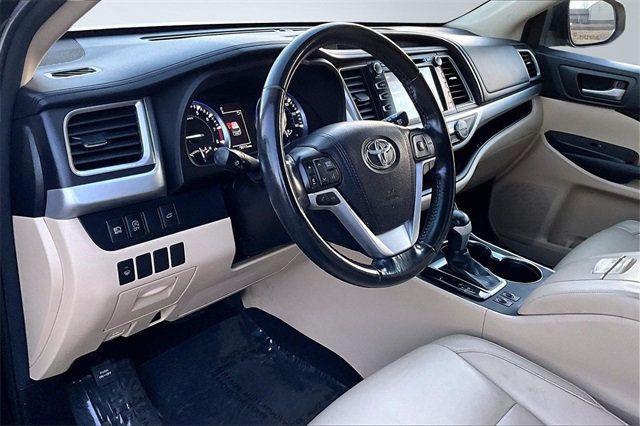 2017 Toyota Highlander XLE V6 AWD - 22962264 - 10