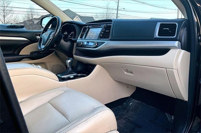 2017 Toyota Highlander XLE V6 AWD - 22962264 - 11
