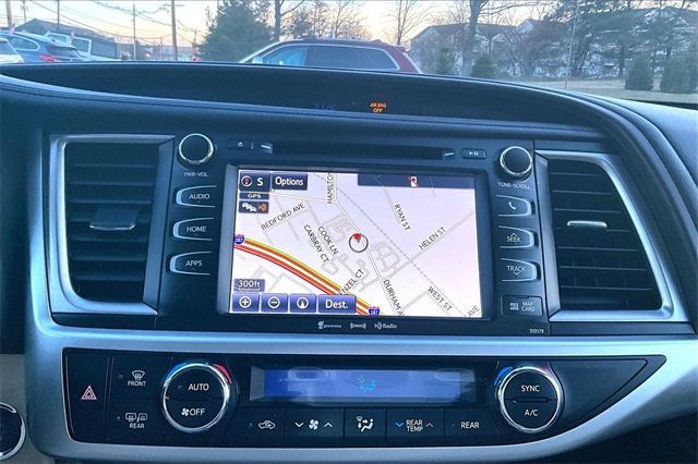 2017 Toyota Highlander XLE V6 AWD - 22962264 - 21