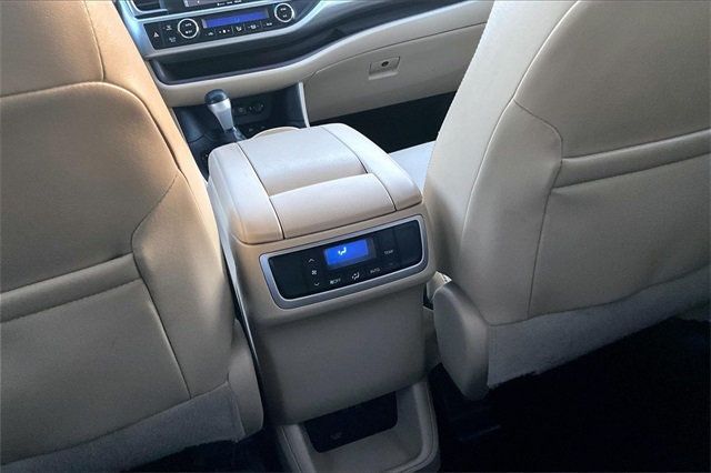 2017 Toyota Highlander XLE V6 AWD - 22962264 - 26