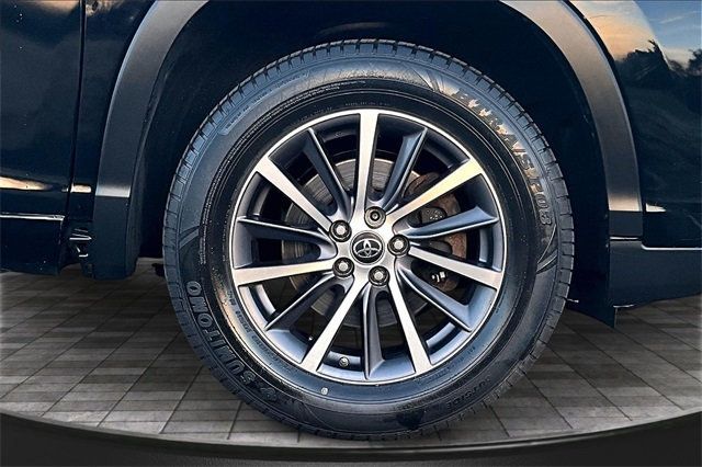 2017 Toyota Highlander XLE V6 AWD - 22962264 - 28