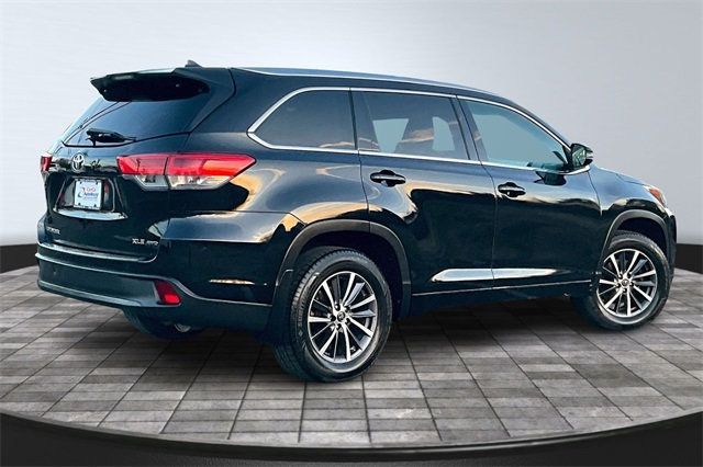 2017 Toyota Highlander XLE V6 AWD - 22962264 - 4