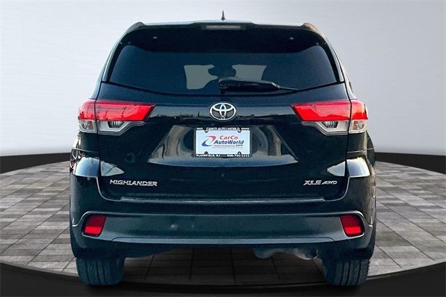 2017 Toyota Highlander XLE V6 AWD - 22962264 - 5
