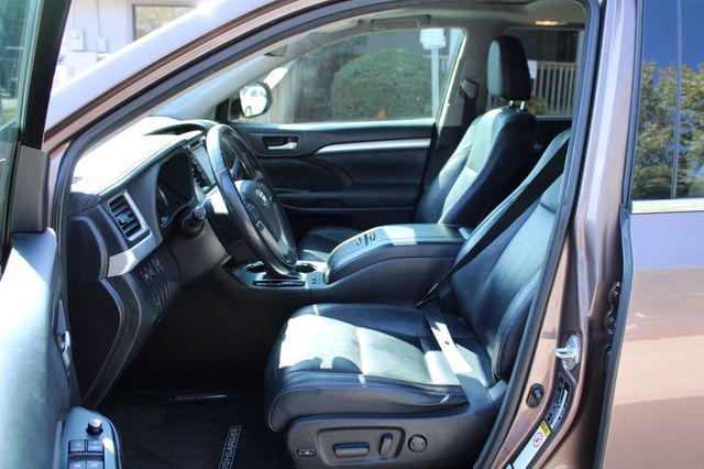 2017 Toyota Highlander XLE V6 FWD - 23068942 - 13
