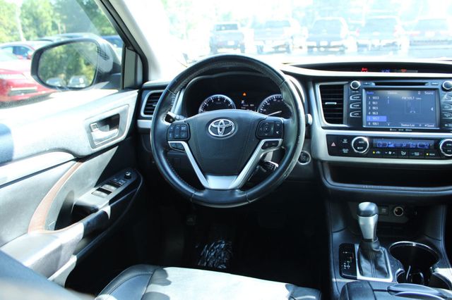2017 Toyota Highlander XLE V6 FWD - 23068942 - 15