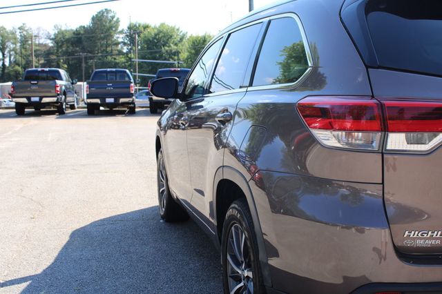 2017 Toyota Highlander XLE V6 FWD - 23068942 - 38