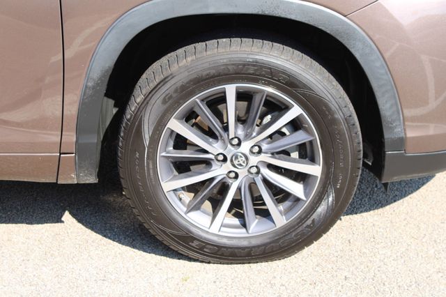 2017 Toyota Highlander XLE V6 FWD - 23068942 - 41