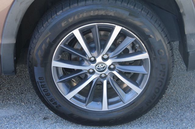 2017 Toyota Highlander XLE V6 FWD - 23068942 - 43