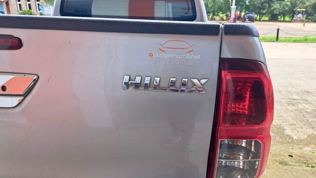 2017 Toyota Hilux Turbo Diesel 4x4  - 22073273 - 1