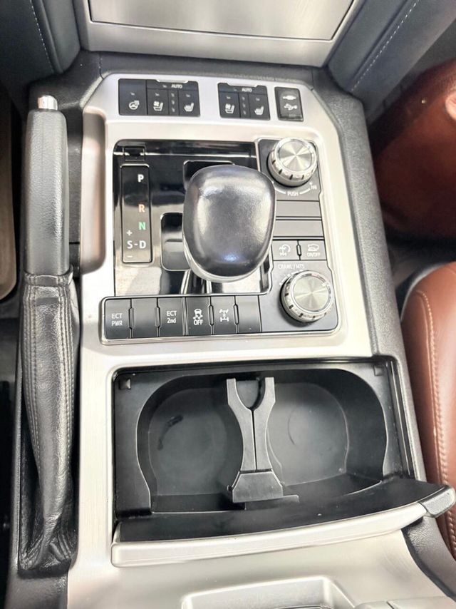 2017 Toyota Land Cruiser 4WD - 23025730 - 29