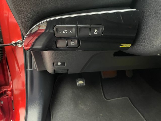 2017 Toyota Prius Four - 22989735 - 19