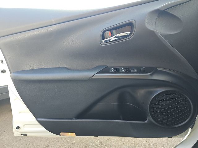 2017 Toyota Prius Three - 22987252 - 17