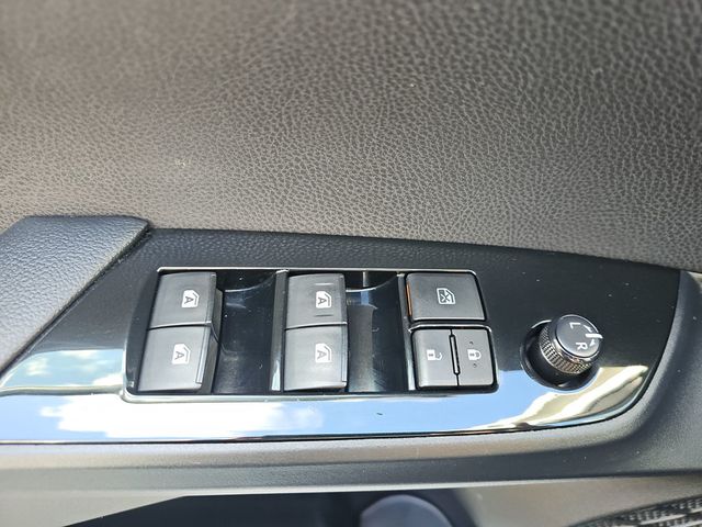 2017 Toyota Prius Three - 22987252 - 18