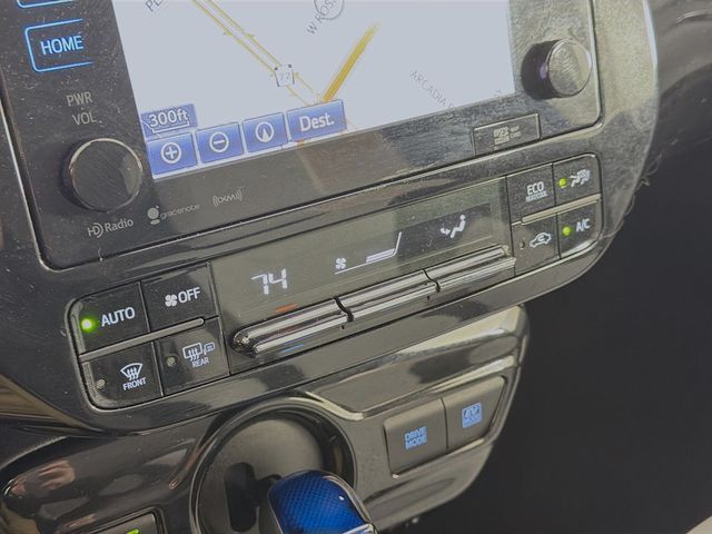 2017 Toyota Prius Three Touring - 22957656 - 16