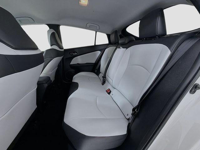 2017 Toyota Prius Three Touring - 22957656 - 24