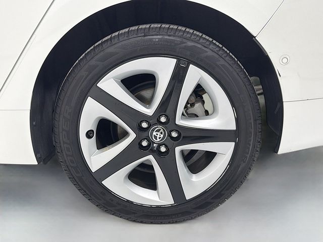 2017 Toyota Prius Three Touring - 22957656 - 30