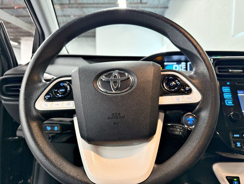 2017 Toyota Prius Two - 22668964 - 12