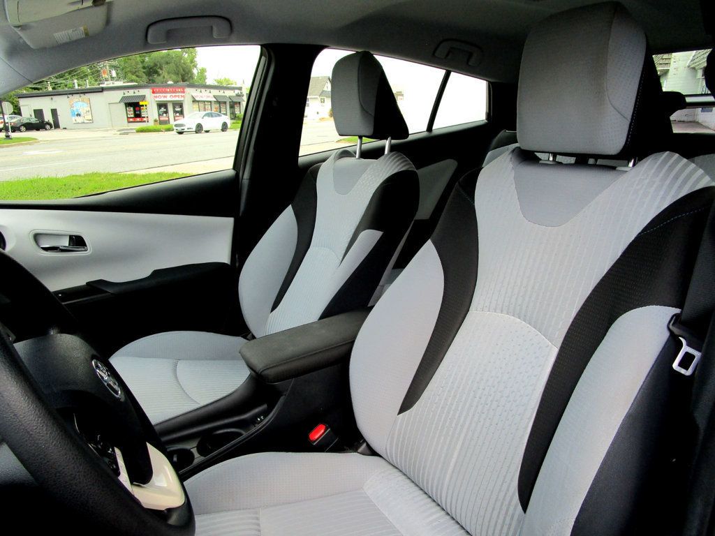 2017 Toyota Prius Two - 23062322 - 11