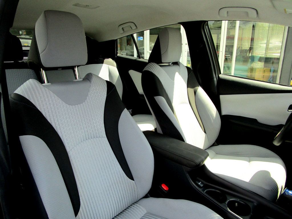 2017 Toyota Prius Two - 23062322 - 13