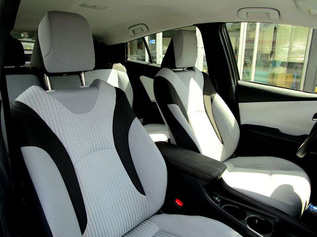 2017 Toyota Prius Two - 23062322 - 13