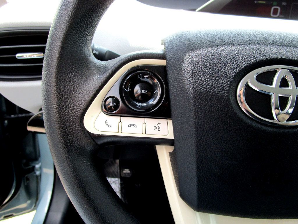 2017 Toyota Prius Two - 23062322 - 17