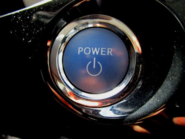 2017 Toyota Prius Two - 23062322 - 21