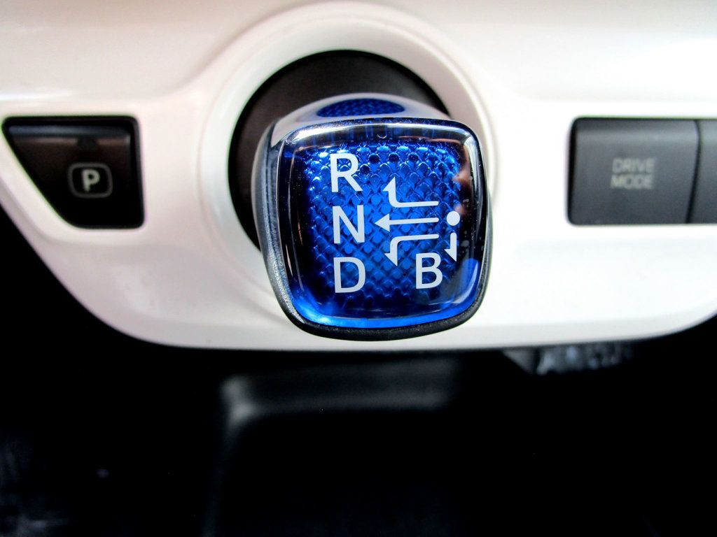 2017 Toyota Prius Two - 23062322 - 22