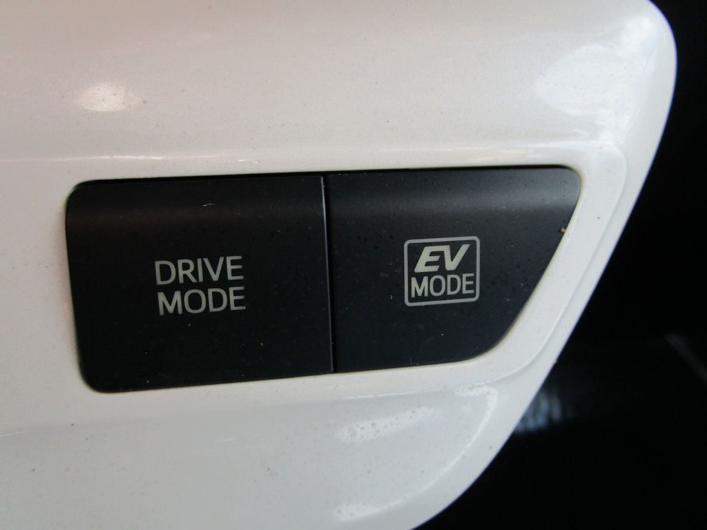 2017 Toyota Prius Two - 23062322 - 23