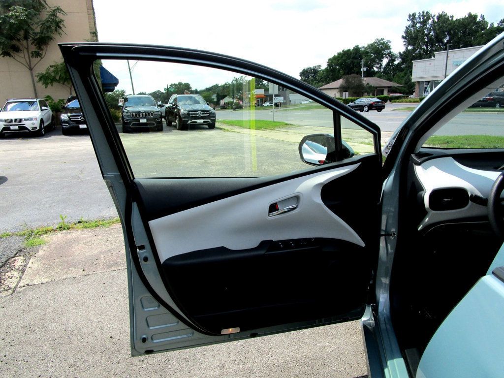 2017 Toyota Prius Two - 23062322 - 25