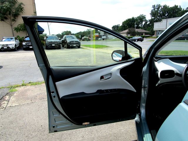 2017 Toyota Prius Two - 23062322 - 25