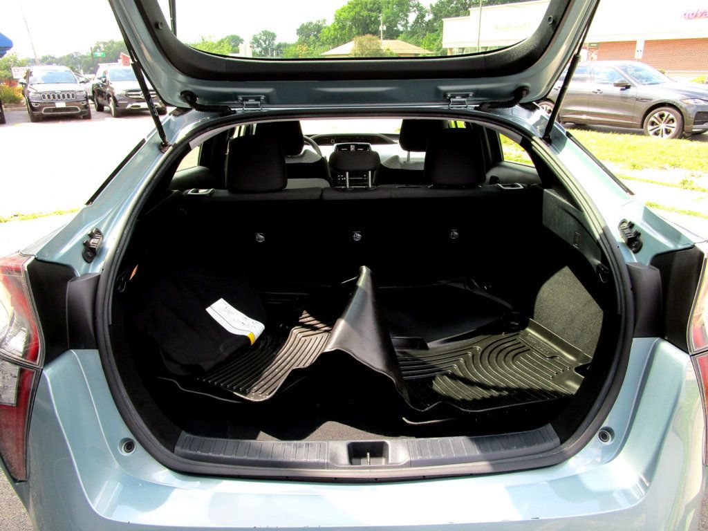 2017 Toyota Prius Two - 23062322 - 29