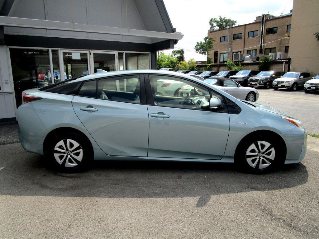 2017 Toyota Prius Two - 23062322 - 8