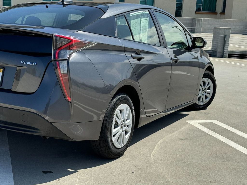 2017 Toyota Prius Two - 22595595 - 13