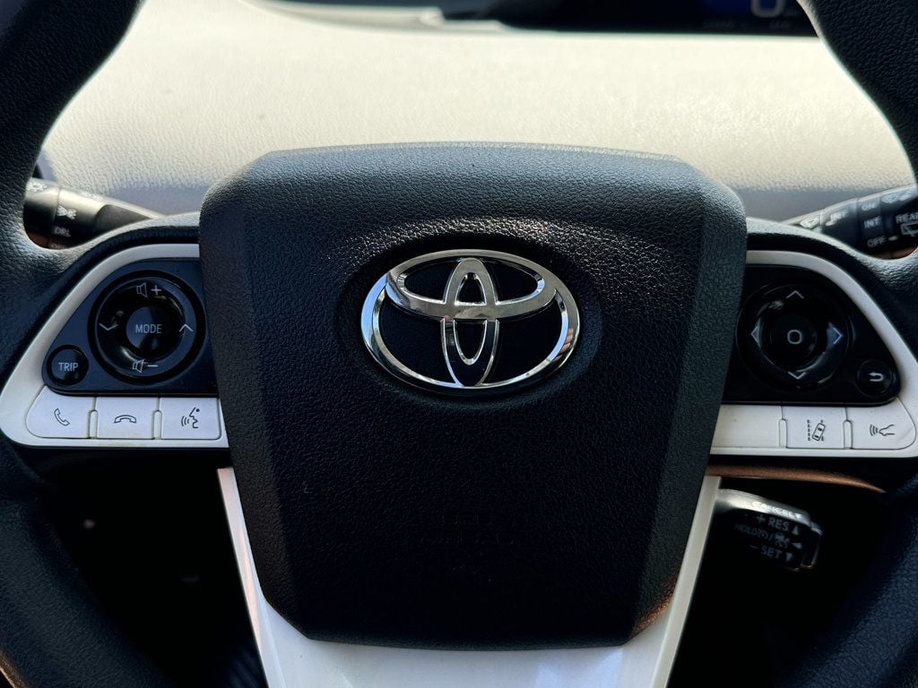 2017 Toyota Prius Two - 22595595 - 31