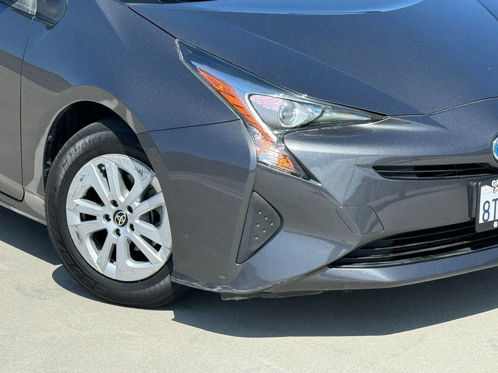 2017 Toyota Prius Two - 22595595 - 3