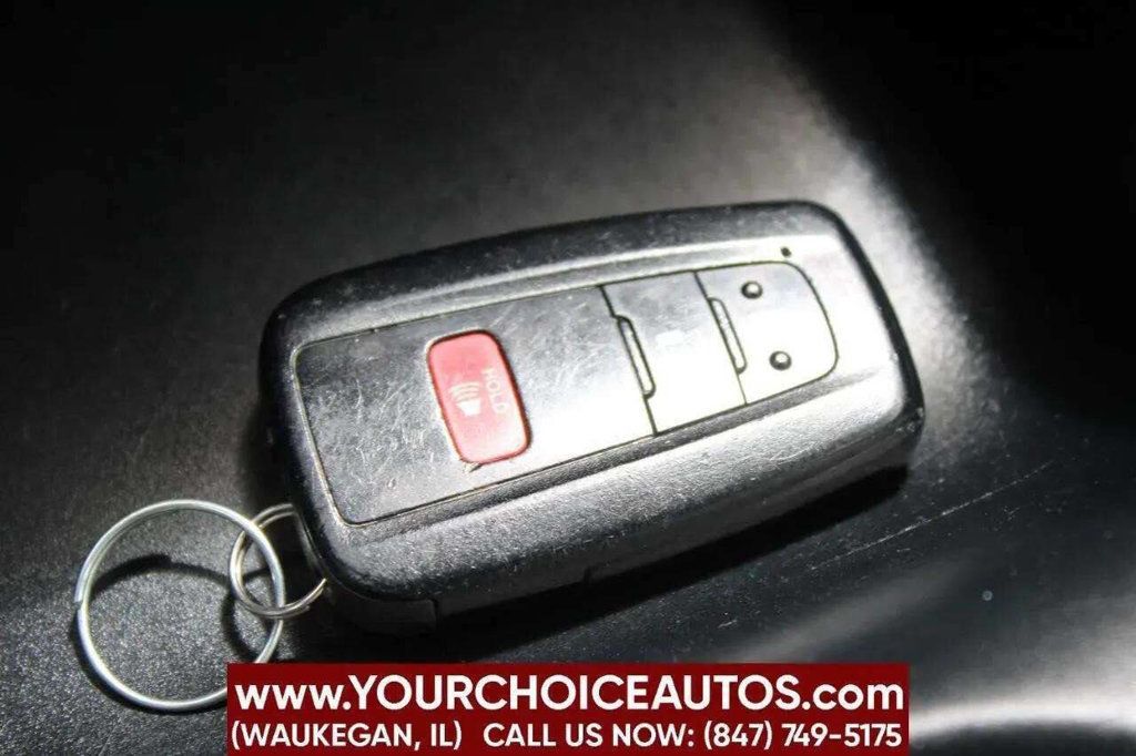 2017 Toyota Prius Two 4dr Hatchback - 22928585 - 25