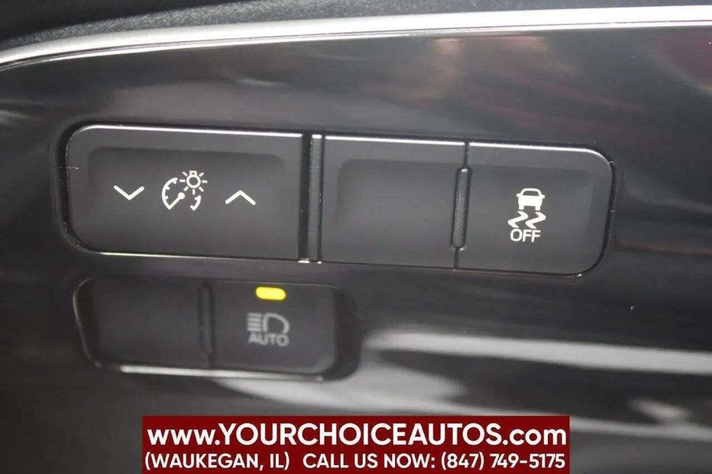 2017 Toyota Prius Two 4dr Hatchback - 22928585 - 30