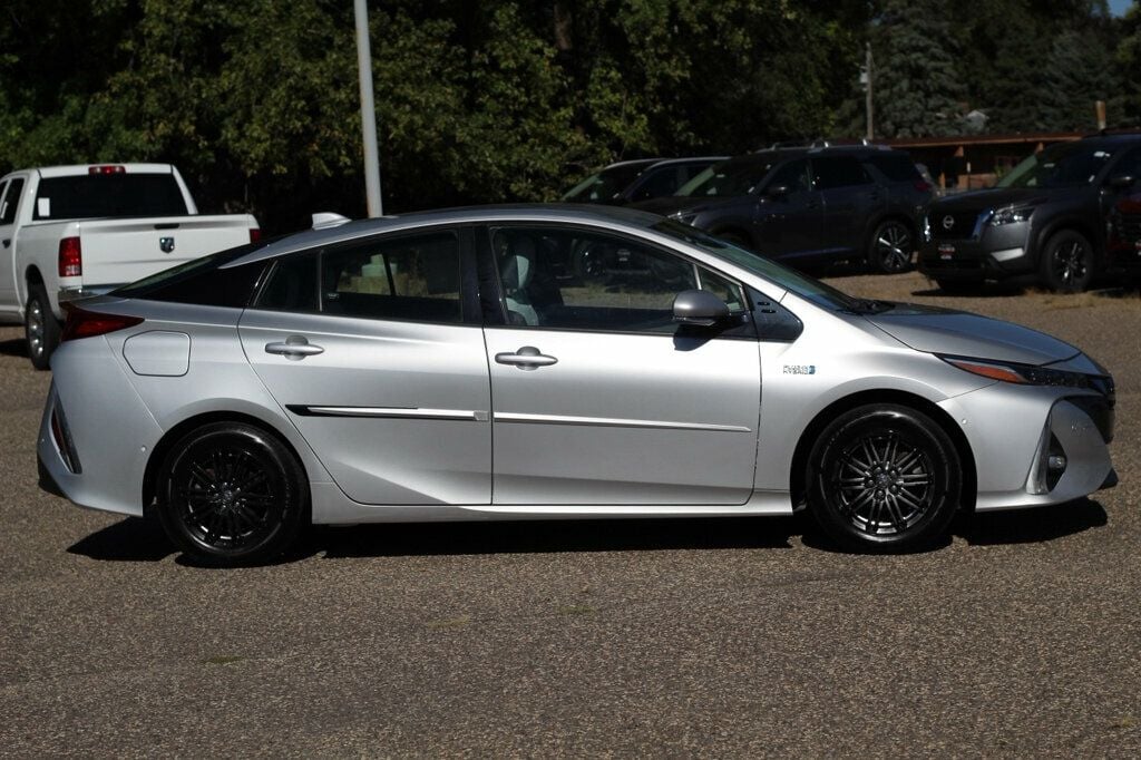 2017 Toyota Prius Prime photo 2