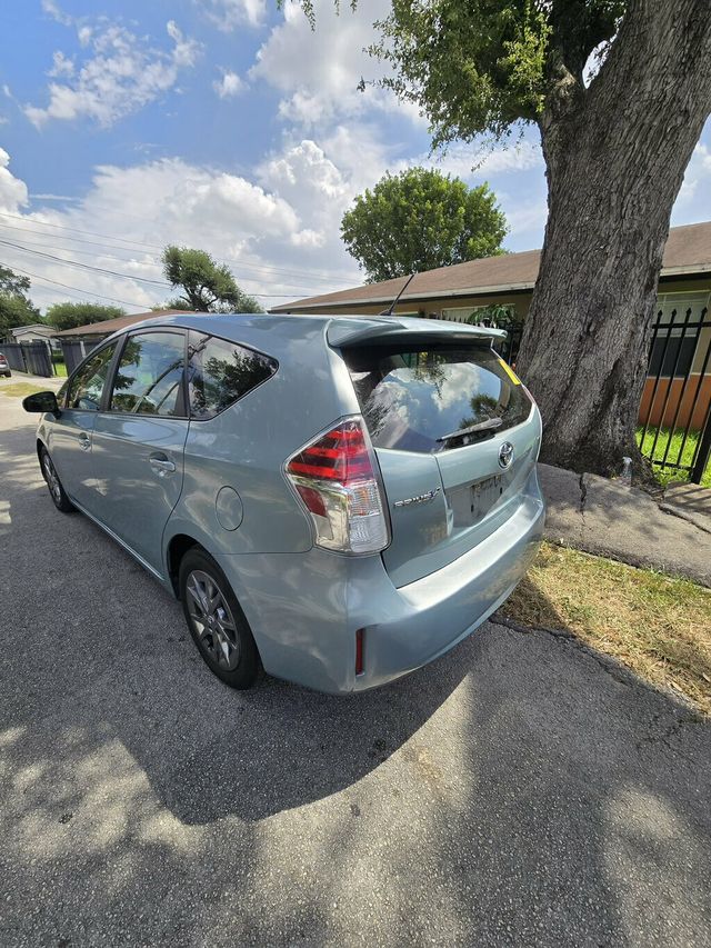 2017 Toyota Prius v  - 23070172 - 9